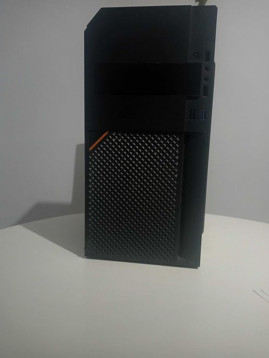 Vând carcasă calculator