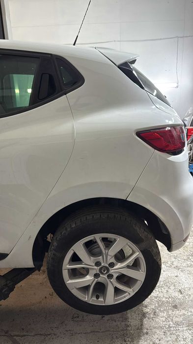 Aripa stanga spate clio IV