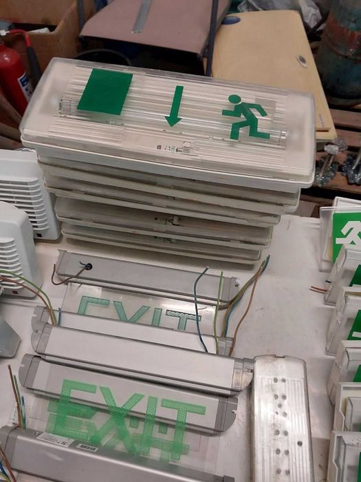 Продавам EXIT табелки