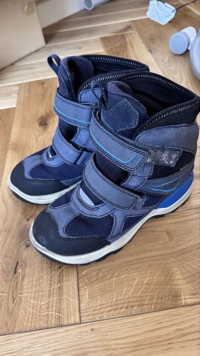 Продаю  зимнюю обувь детскую  ecco