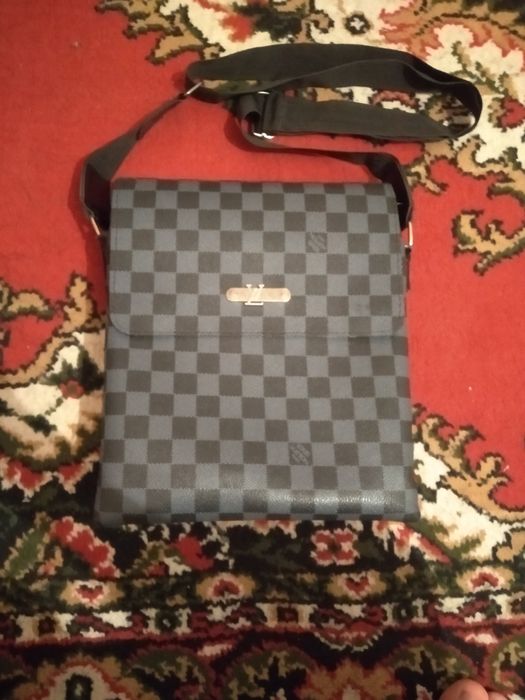 Sumka sotiladi srochna.