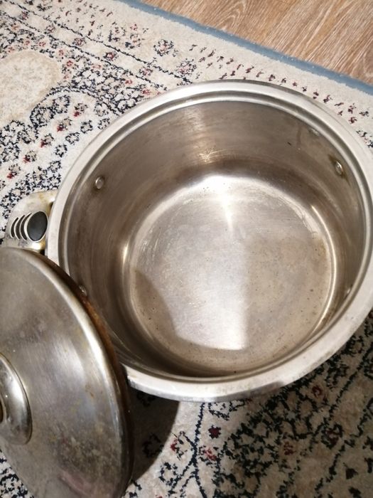 Кастрюля металлическая продам