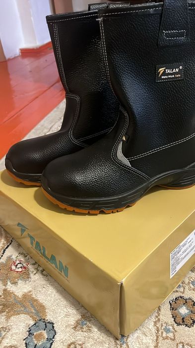 Продаётся качественная спецобувь