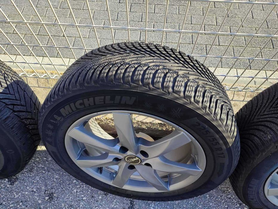 239 - 4бр. Алуминиеви джанти 17'' 5x115 с гуми 225/55R17 Opel