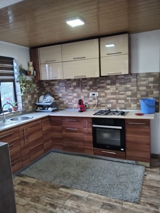 Casă de vânzare – 100 mp, teren 866 mp – Construcție 2017 – La drum