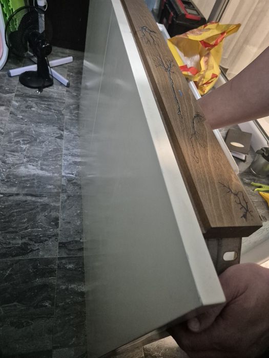 Разтегаема дървена маса с пирография