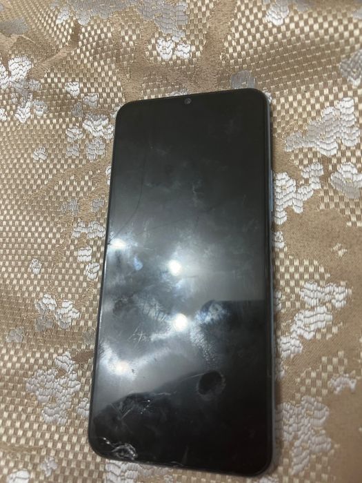 Vivo сатылады экранда трешина бар