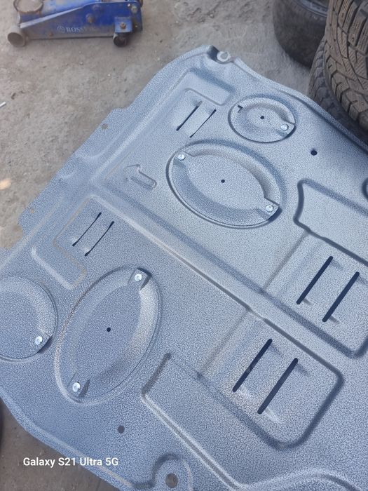 Зашита двигателя и коробки RAV4