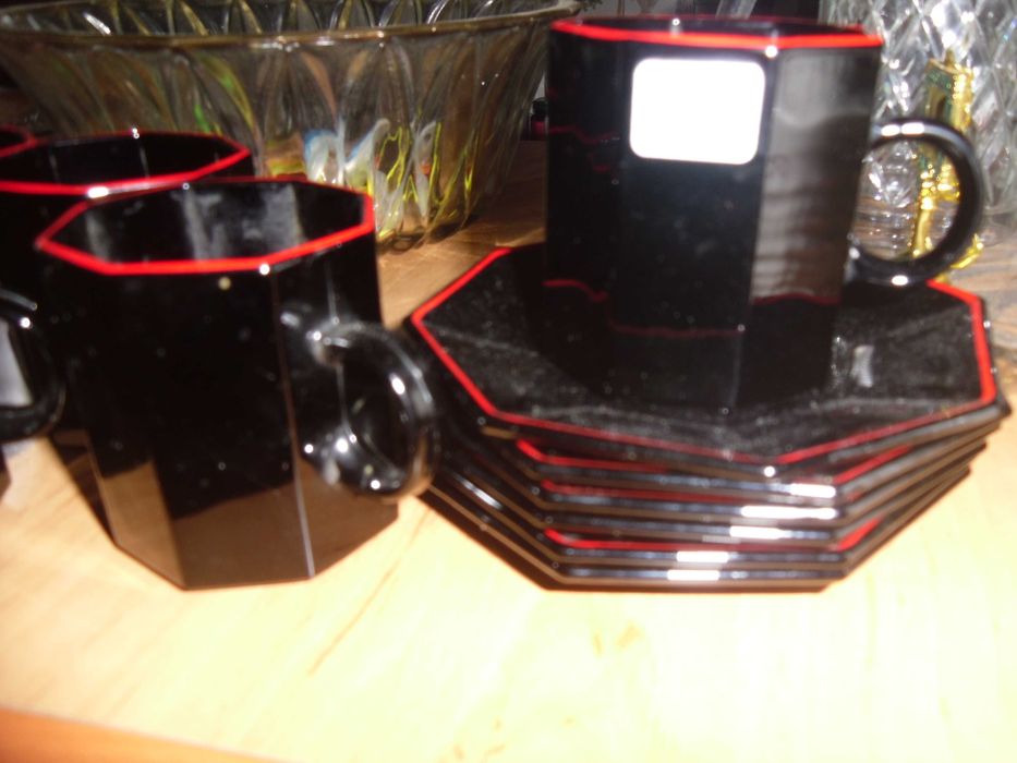 cesti cu farfurie ,sticla neagra ,micute