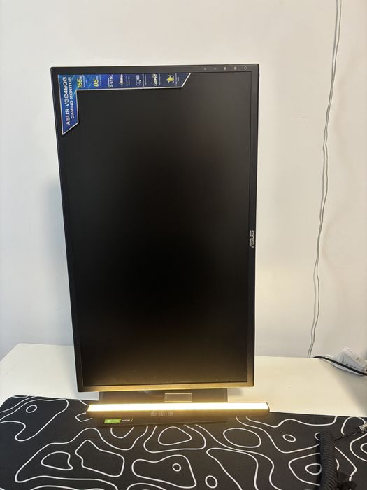 Продавам геймърски монитор ASUS VG248QG в много добро състояние.