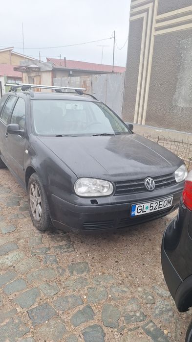 Vând golf Volkswagen benzina ,16,în stare bună distribuția schimbata