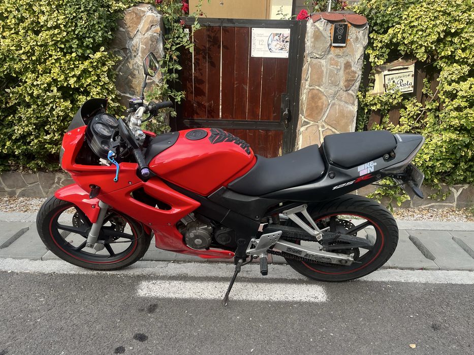 Motocicleta Honda CBR 125R