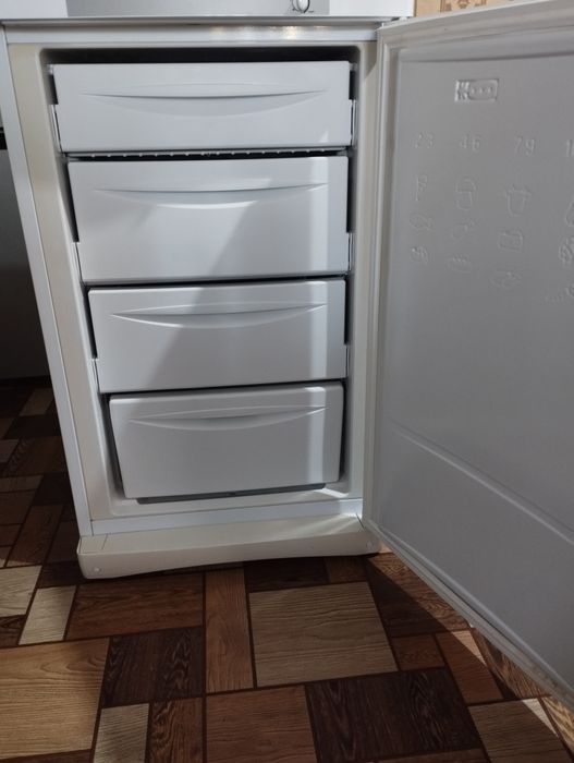 Морозильник б/у фирмы INDESIT