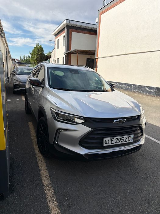 Chevrolet tracker 2 red line 2025 год