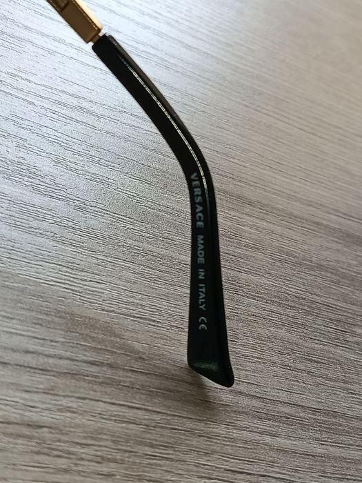 Очки Versace оригинал :3
VE 2120/s Black Gold/Brown
Made im Italy
+998