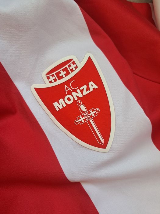 Oригинална футболна фланелка на AC Monza.