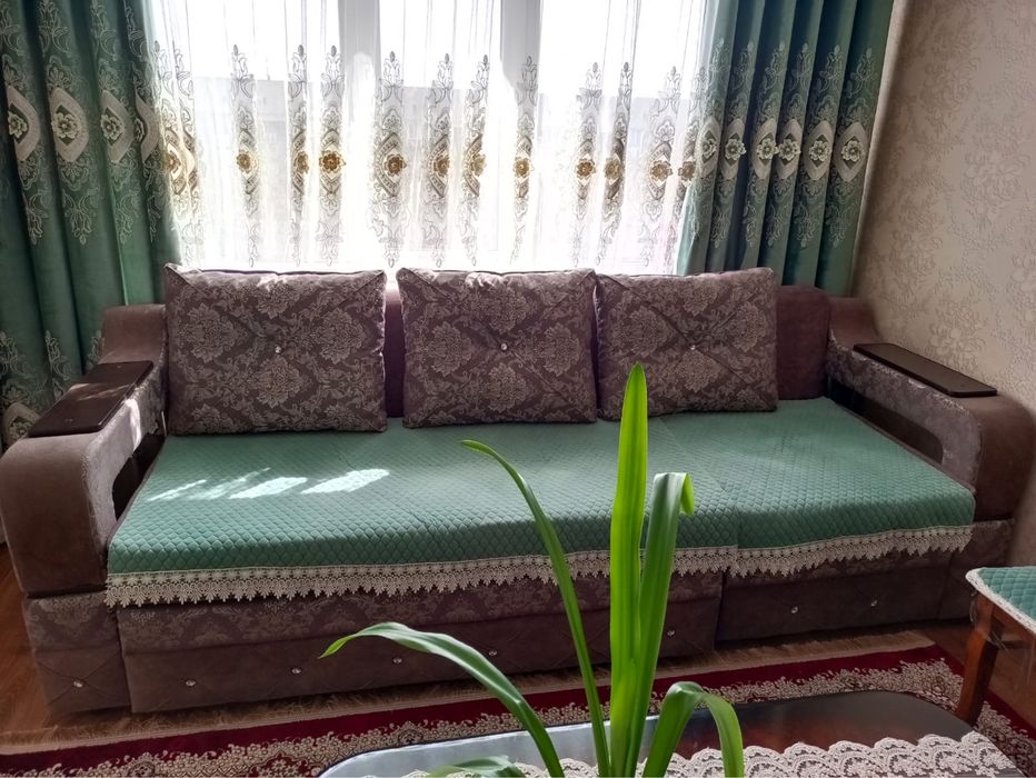 Диван+стол (стульями 7шт)