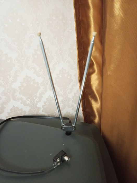 Телевизор LG диагональ 52 модель RT-21FA35V