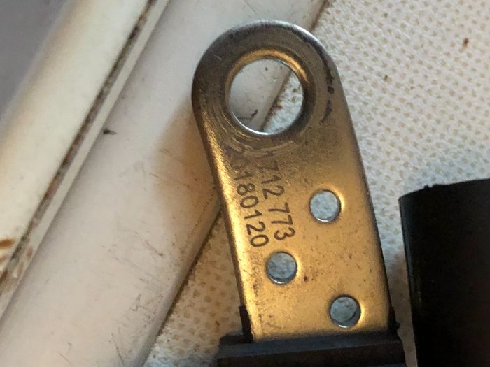 Продавам датчик кол вал.в. помпа, агренажен кт за рено лагуна 2 бензин