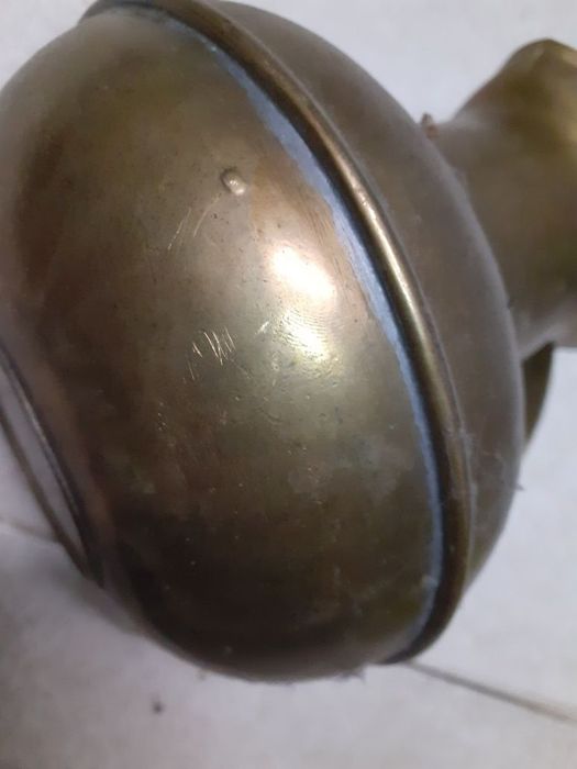 Меден стар чайник и масивна бронзова кана