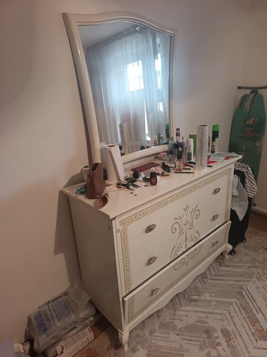 Комод с зеркалом