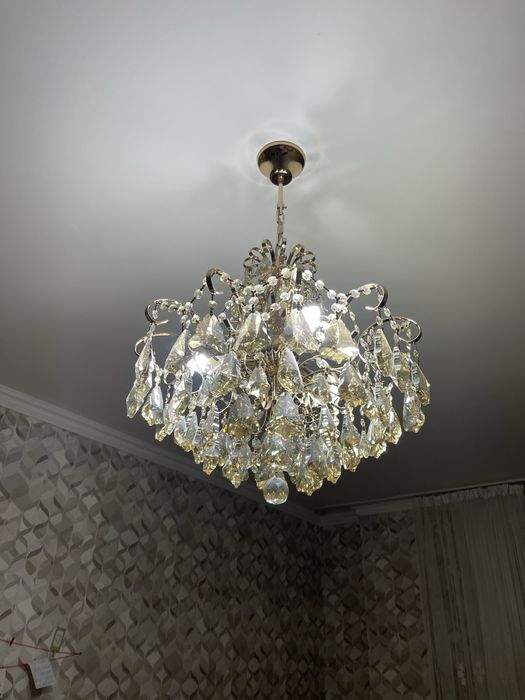 люстра золотая красивая