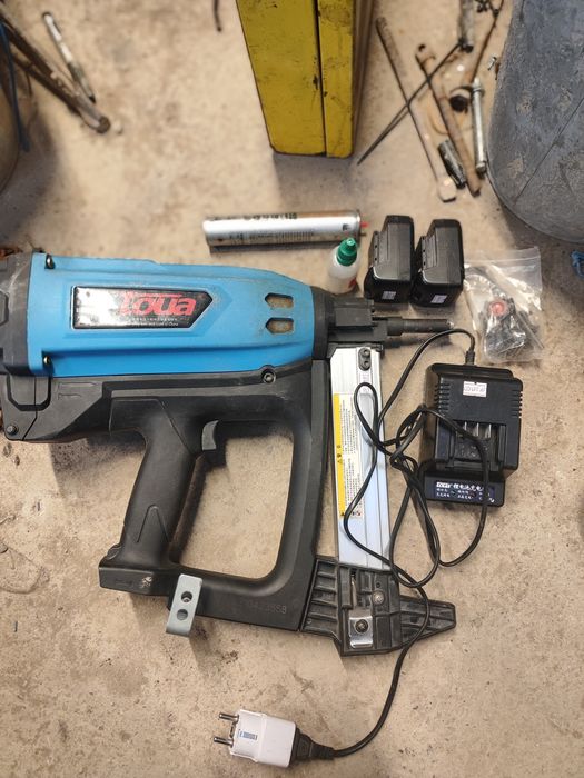 Монтажный писталет