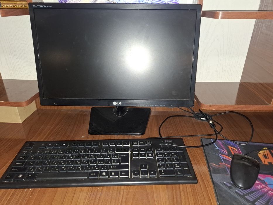 Kompyter sotiladi arzon hammasini komplekt stol qoshilmaydi