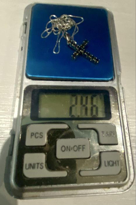 Страхотно Бяло Златно синджирче с кръстче и черни диаманти