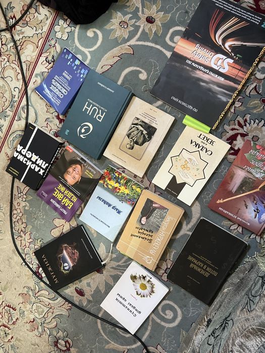 Продаётся книга, состояние отличное.