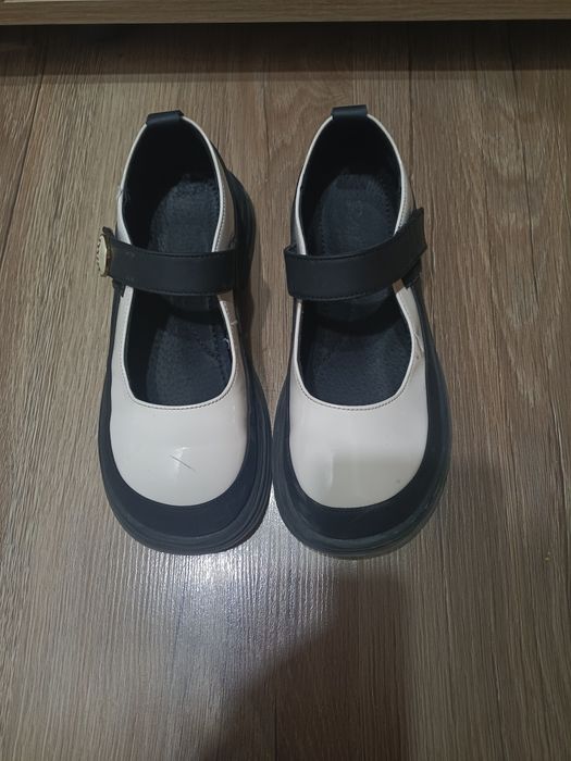 Красивые школьные туфли