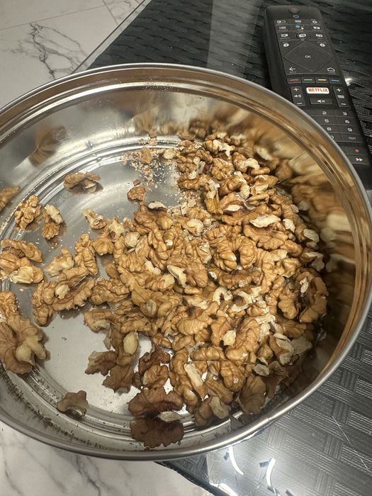 Vand nuci in coaja  uscate