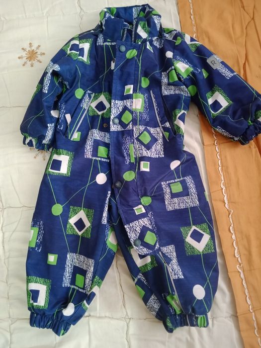 Продам детские зимние комбинезоны,до годика .