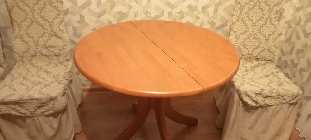 Стол со стульями