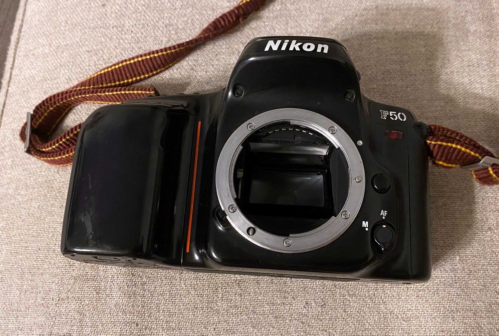 Aparat foto film SLR Nikon F50 film 35 mm - corp body colectie