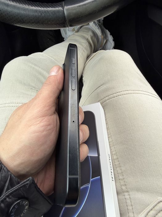 Vand Iphone 16 Pro Grey