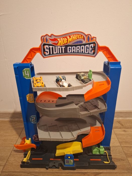 Set de joaca Hot Wheels City - Stunt garage