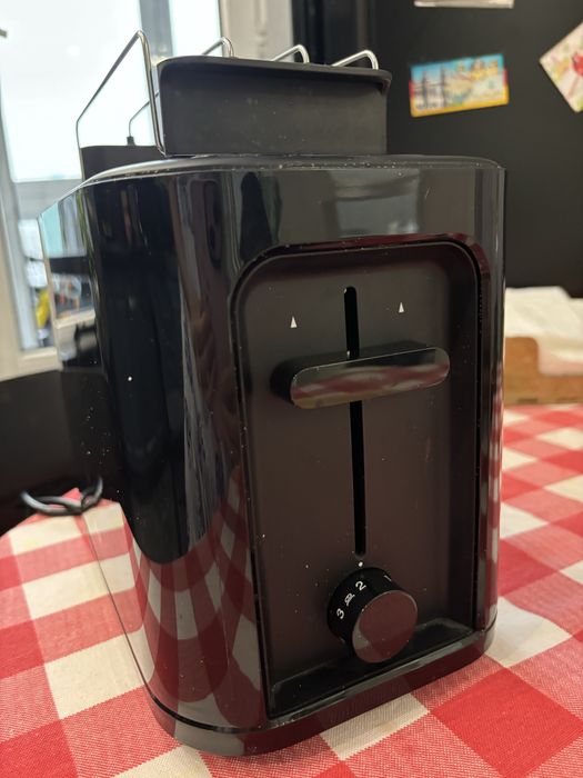 Продам тостер braun