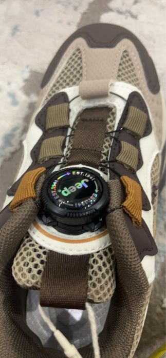 Продам для мальчика кроссовки