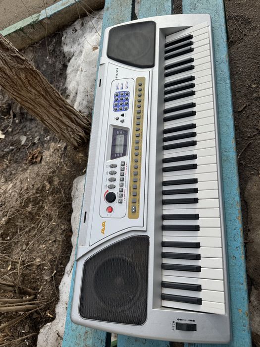 Продам синтезатор AVA