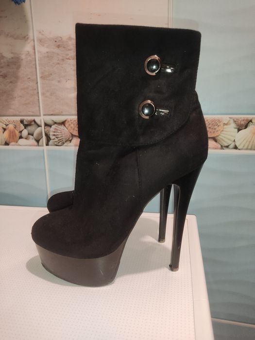 Продам женскую обувь