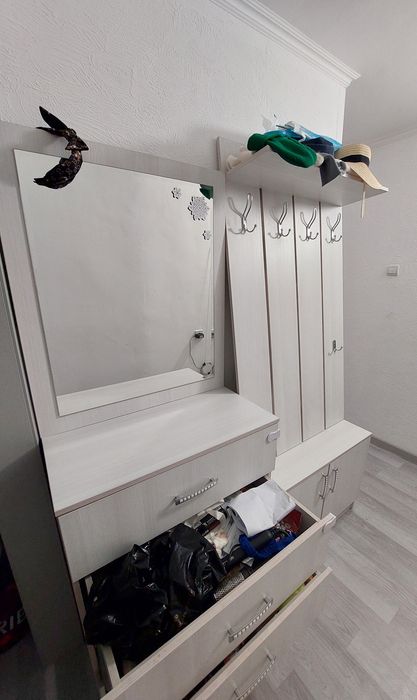 Продам прихожую б/у