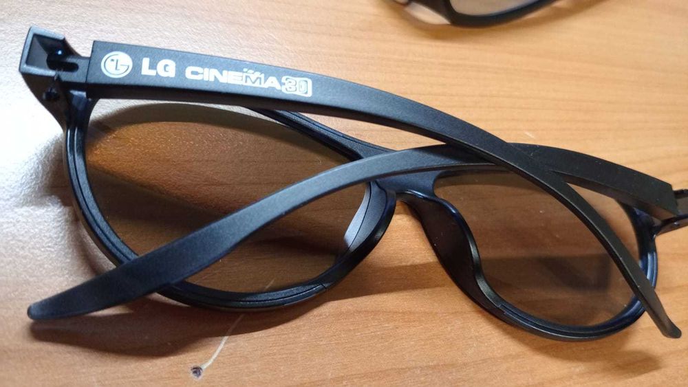 Ochelari 3D, LG, noi, 2 perechi in cutie. Efect vizualizare TV in 3D