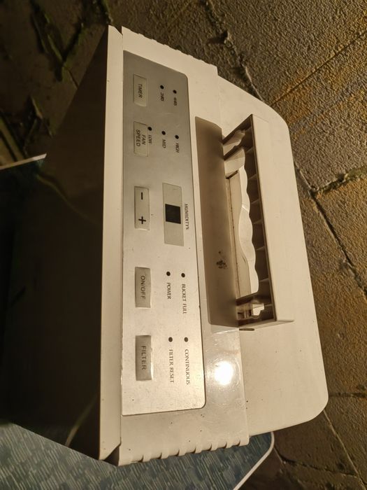 Aparat dezumidificator ptr incaperi programabil