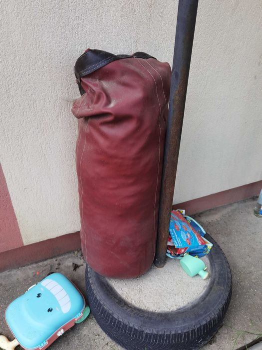 Sac de box-35kg,nefolosit + tibiere cadou