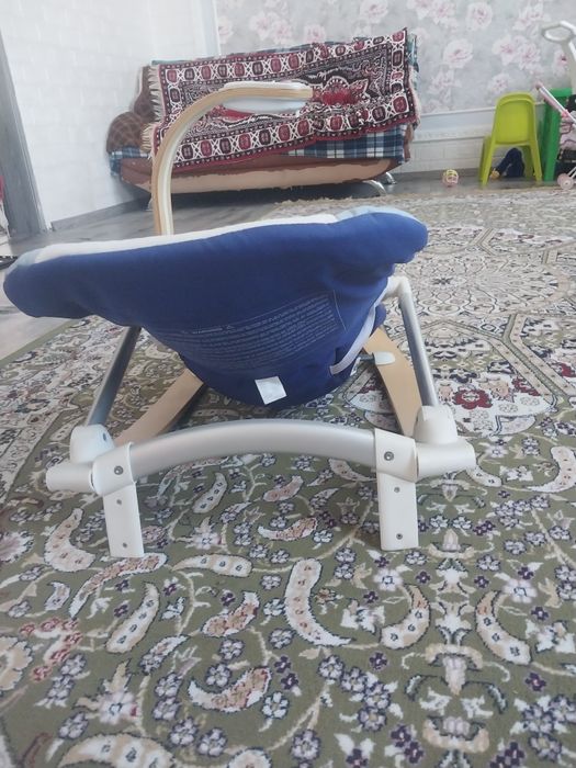 Продам шезлонг фирмы чикко