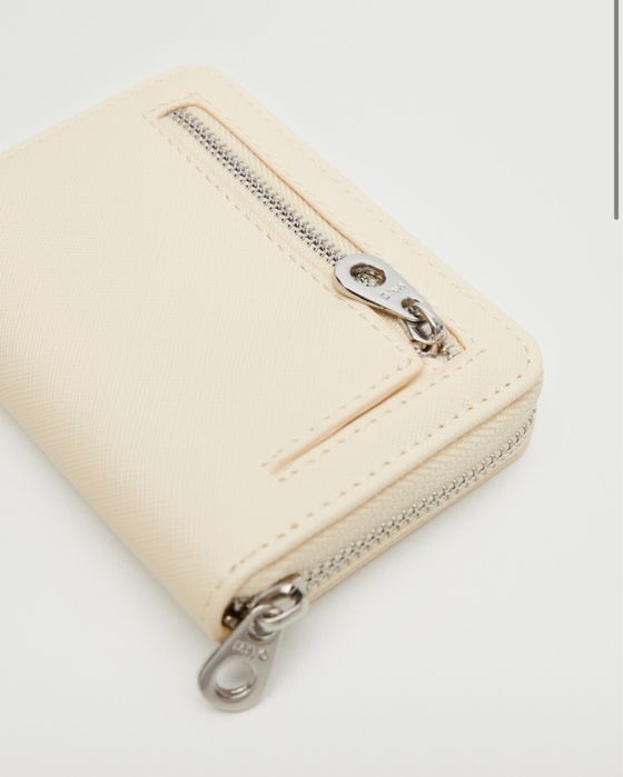 Ново портмоне Mango