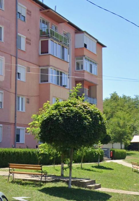 Vând apartament în copsa mica strada colonia laborator bloc 41 scara B