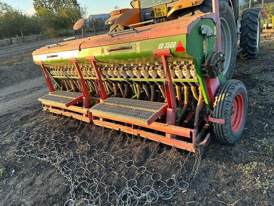 Vând semănătoare de păioase irtem UD 3500