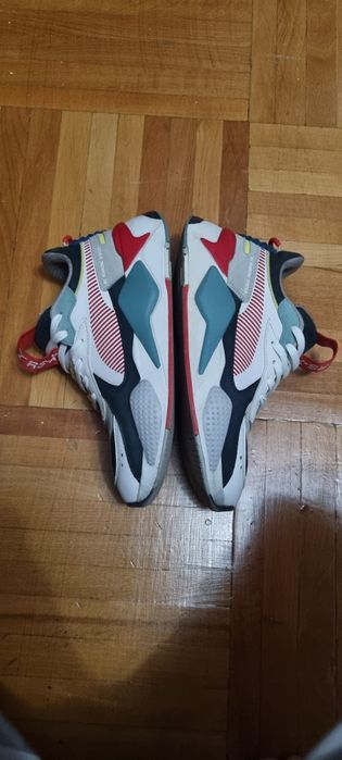 Продаются кроссовки